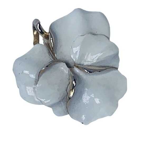 Vintage White Enamel Flower Leaves Gold Tone Brooch Pin Pendant 1.5" - Picture 2 of 5